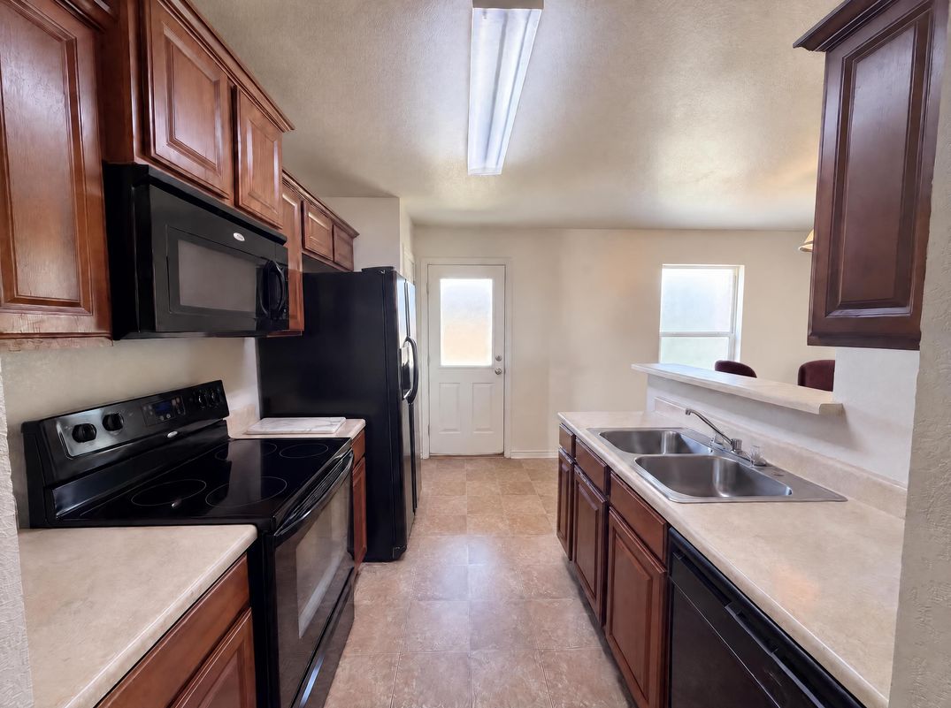 Property photo 2 of 2512 Saulsbury Dr