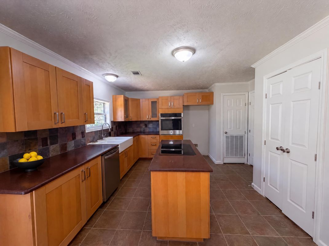 Property photo 2 of 3752 Swanns Station Rd