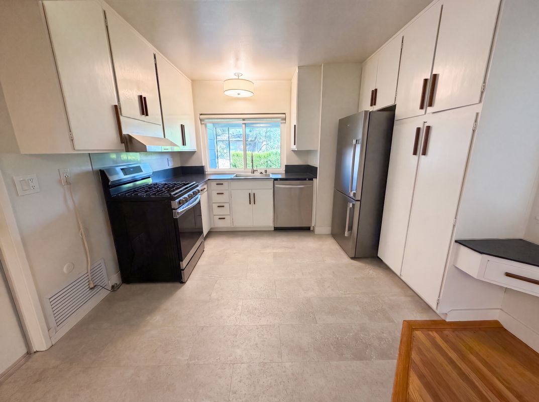 Property photo 2 of 9630 Beachwood Dr