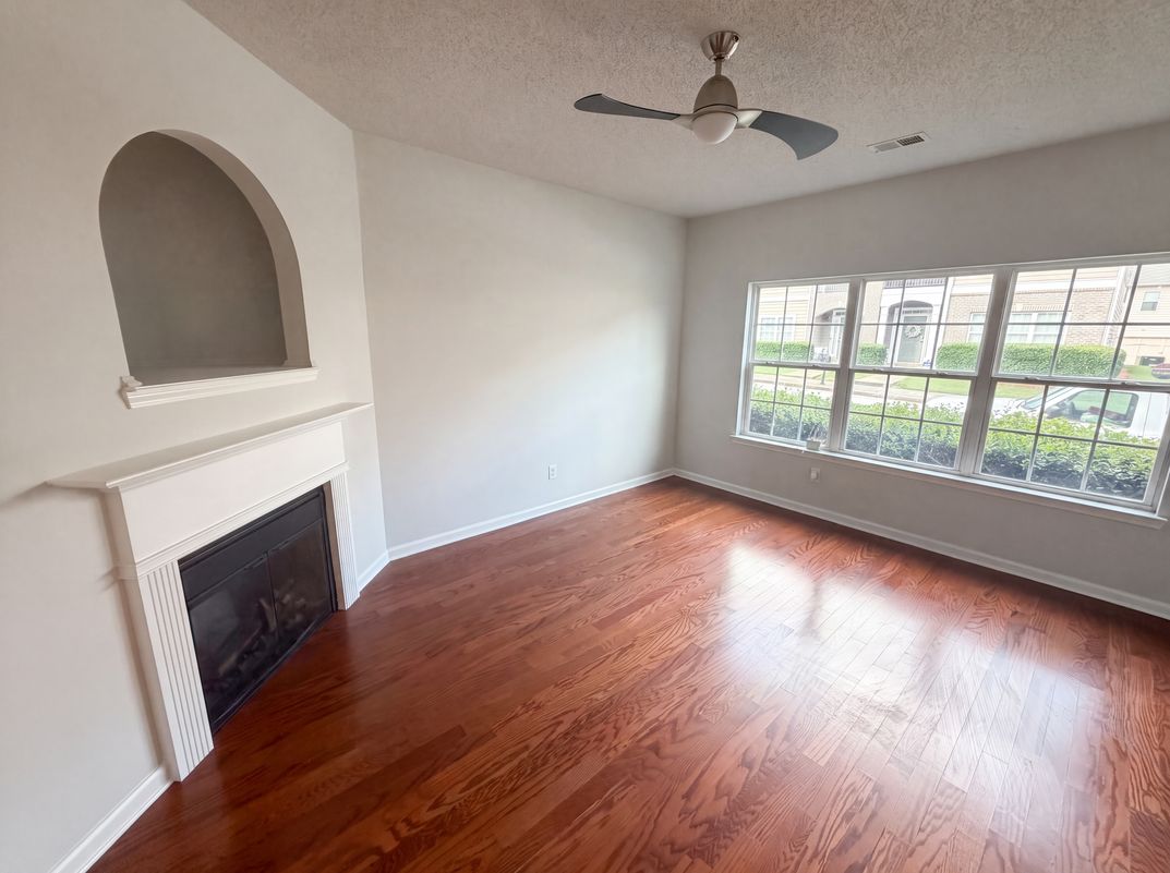 Property photo 3 of 7553 Rutgers Cir