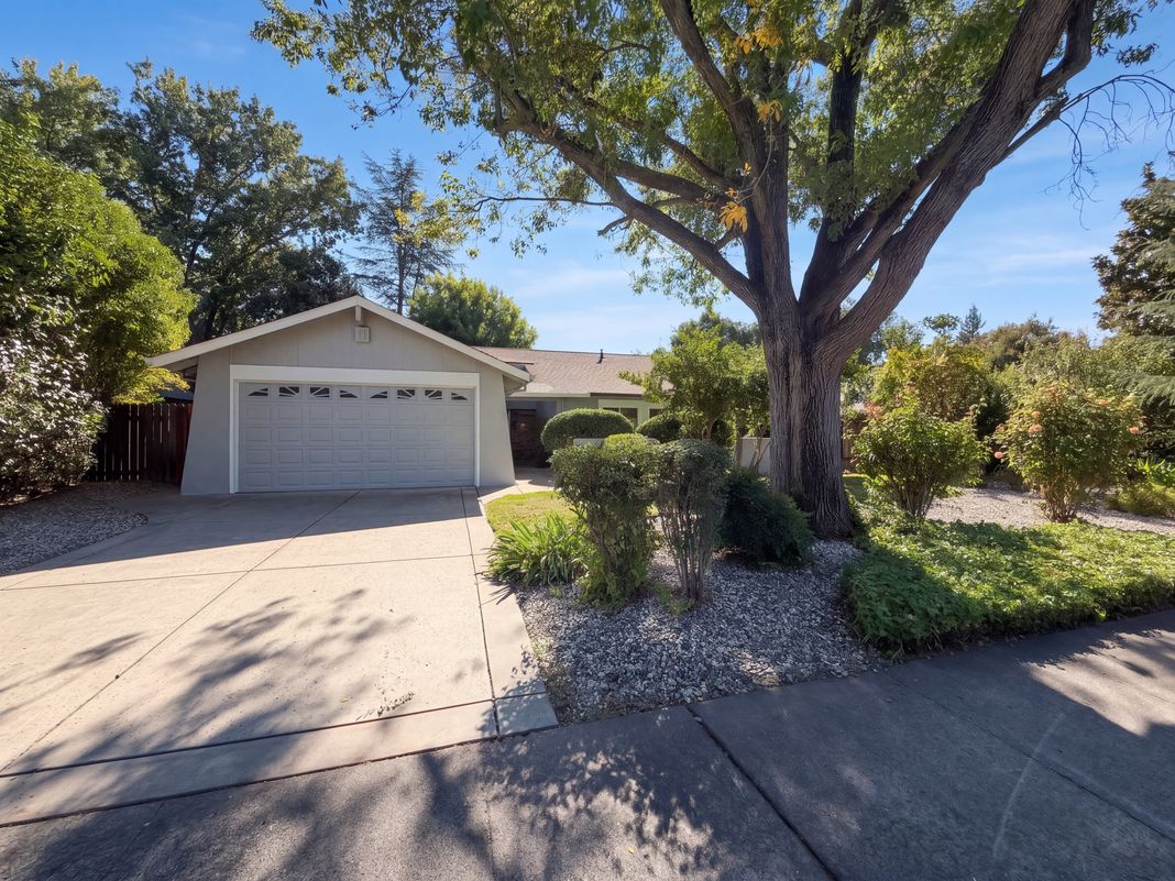 Property photo 1 of 6800 Havenhurst Dr