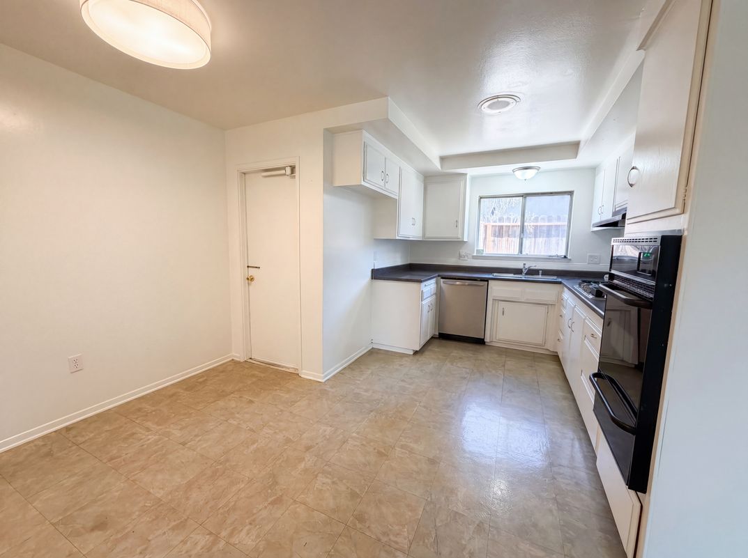 Property photo 2 of 5947 Arden Ave