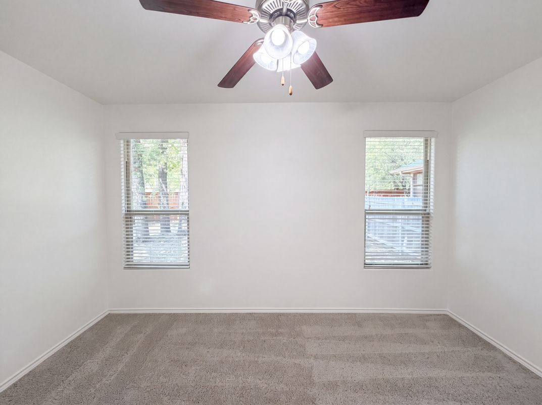Photo 4 of 20 of 1108 Edgewater Dr, Azle, TX