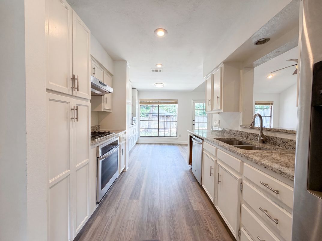 Property photo 2 of 5719 Stage Line Dr