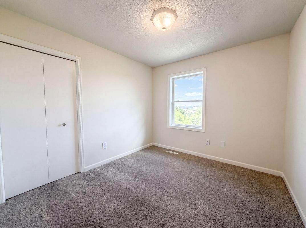 Photo 11 of 25 of 9429 Harkness Ave S, Cottage Grove, MN