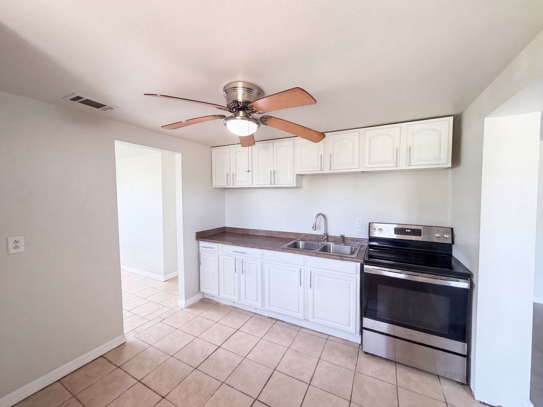 Property photo 2 of 2213 Bouyer St