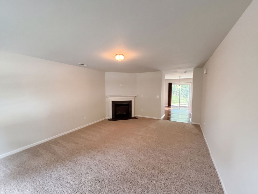 Property photo 2 of 900 Etta Pl