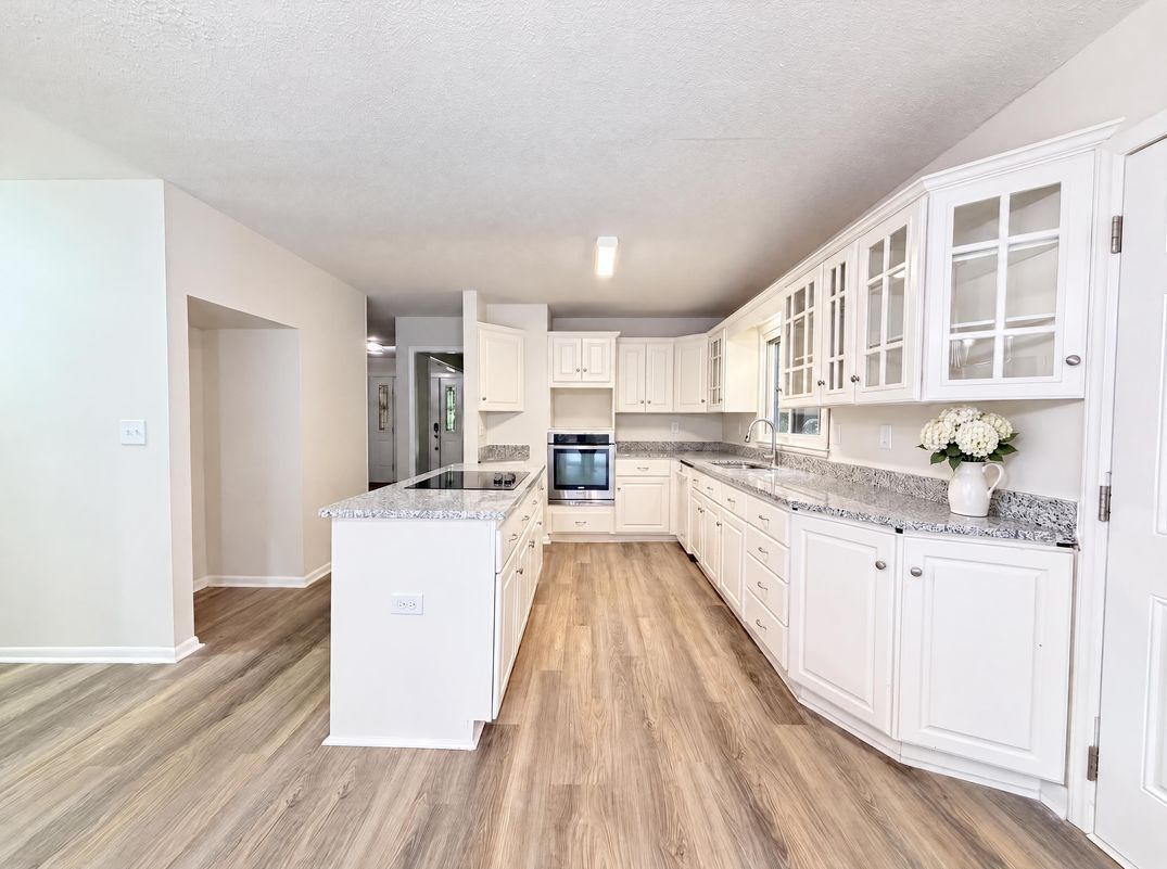 Property photo 2 of 7210 Apple Creek Dr