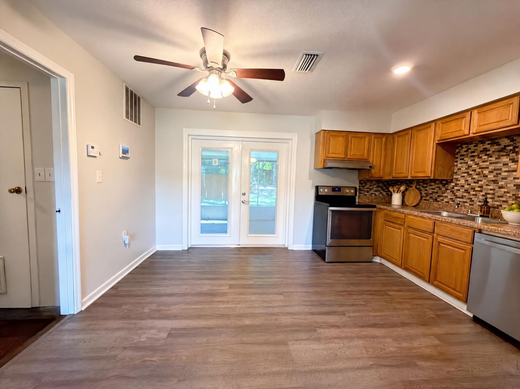 Property photo 2 of 740 SE 28th St
