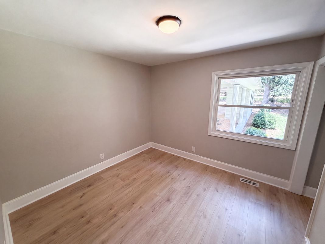 Photo 14 of 23 of 8519 Denbur Dr, Charlotte, NC