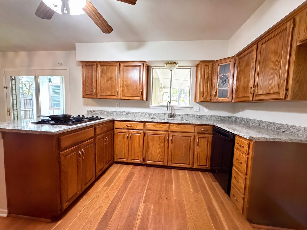 Property photo 3 of 3411 Halifax Dr