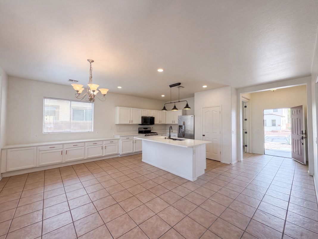 Property photo 2 of 45370 W Paitilla Ln