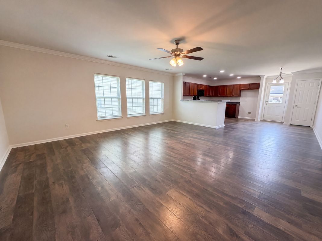 Property photo 3 of 211 Emerald Isle Dr