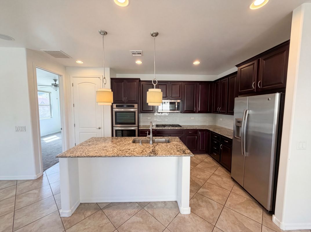 Property photo 2 of 4383 S Saginaw Hill Dr