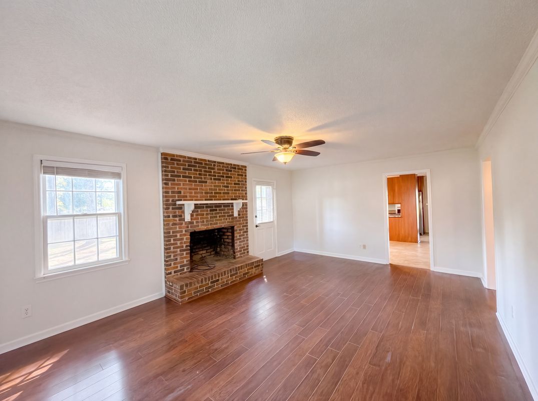 Property photo 3 of 4706 Pineywood Dr SW