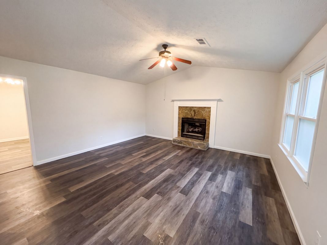 Property photo 3 of 204 Arbor Way