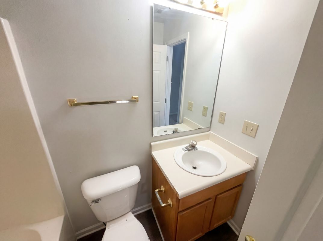 Photo 18 of 24 of 4925 Pembridge Dr, Indianapolis, IN