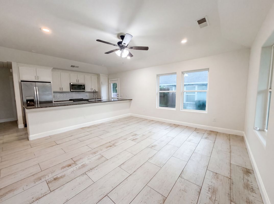 Property photo 3 of 709 W Hull St