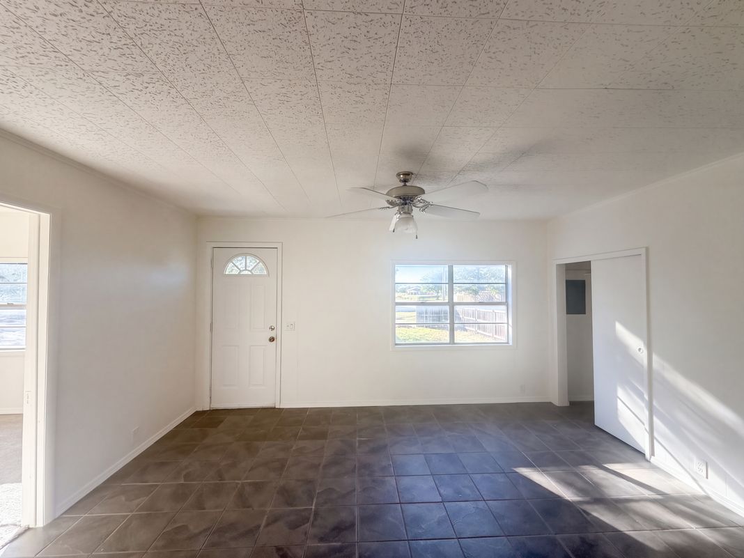 Property photo 3 of 921 N 6th St