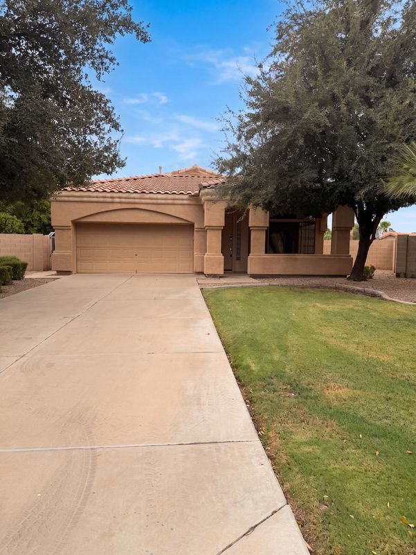 Property photo 1 of 2090 W Corona Dr