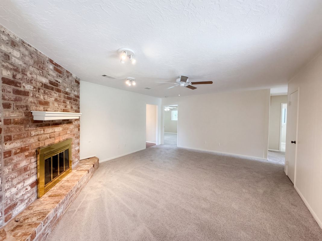 Property photo 3 of 11819 Amblewood Dr