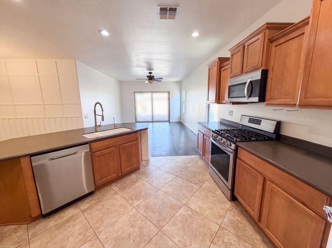 Property photo 2 of 4612 S Marron