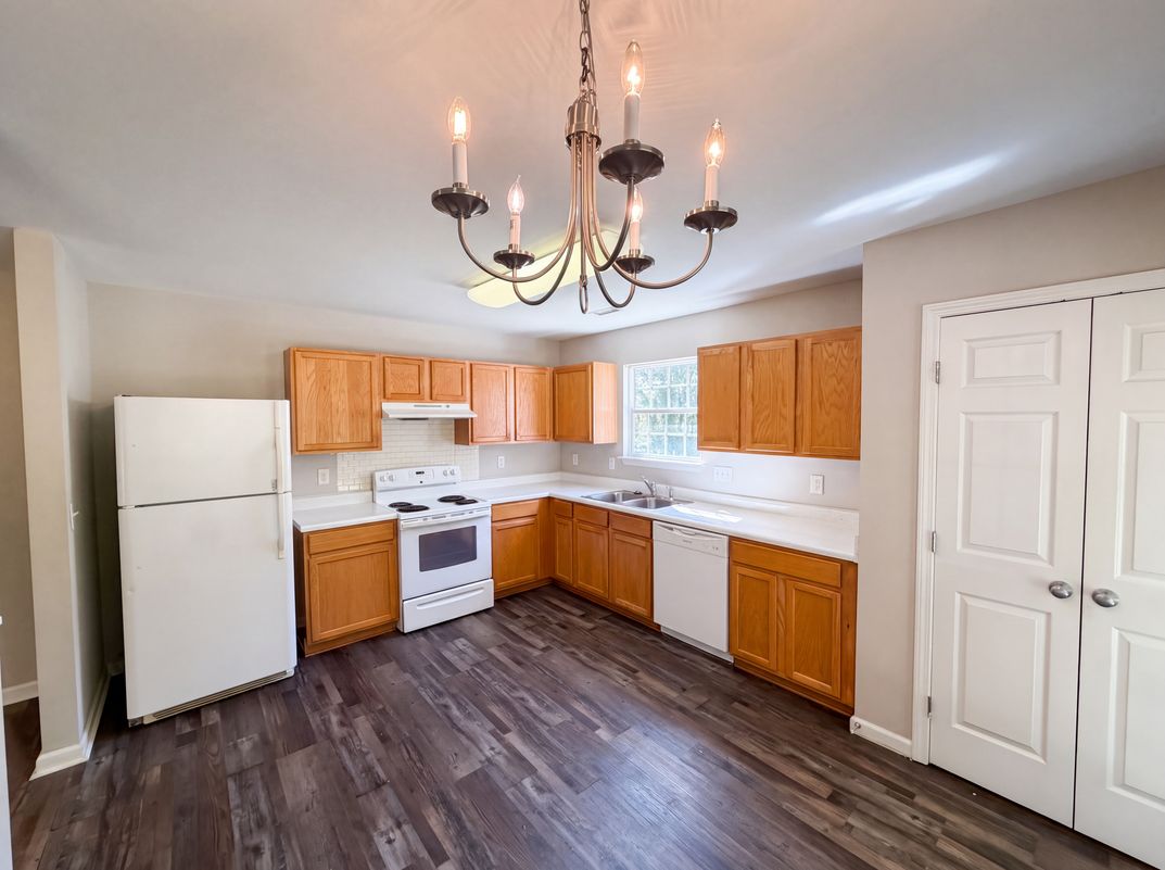 Property photo 2 of 6 Crimson Clover Ct