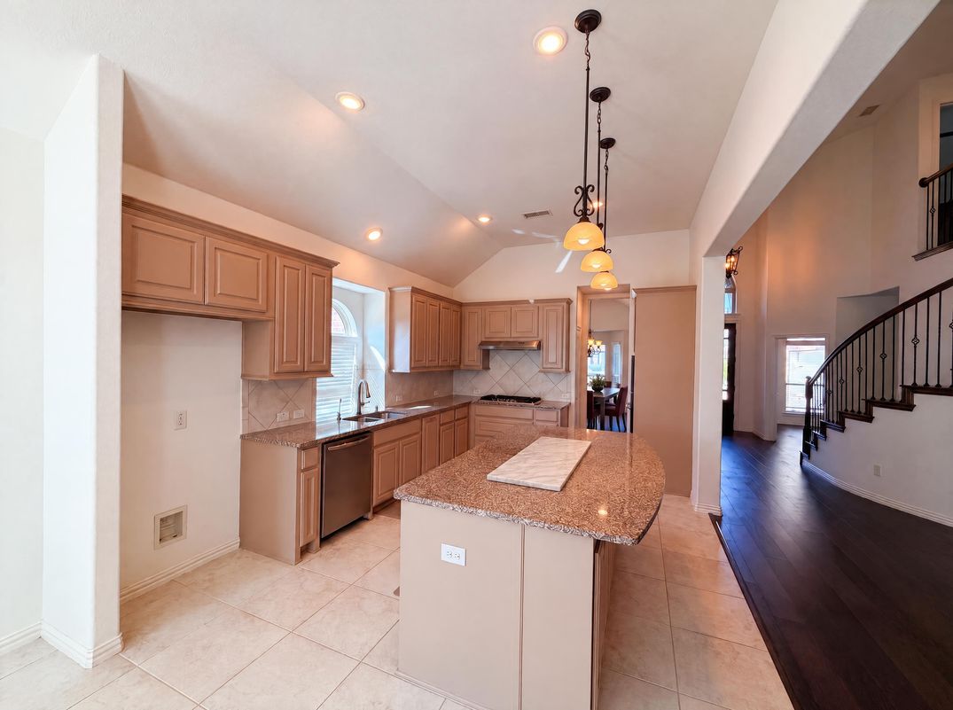 Property photo 3 of 4305 Curlew Ln