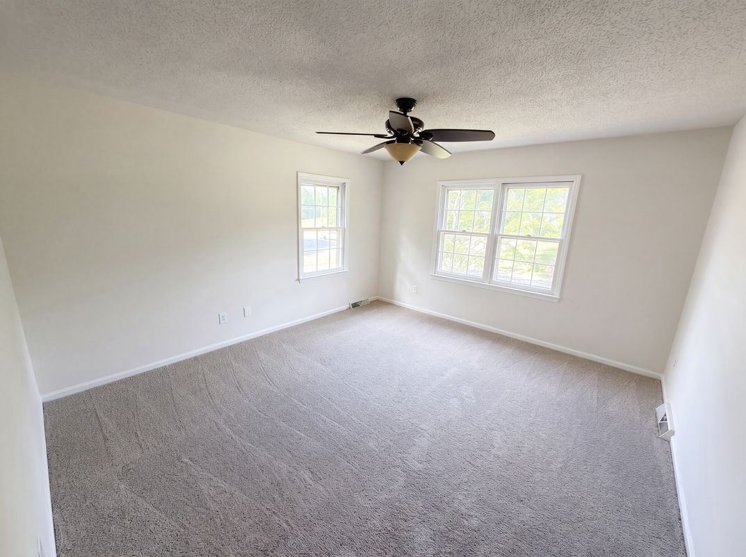 Photo 4 of 19 of 8909 Danson Dr, Charlotte, NC