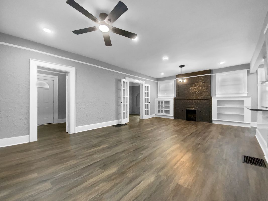 Property photo 3 of 1033 Graymont Ave W