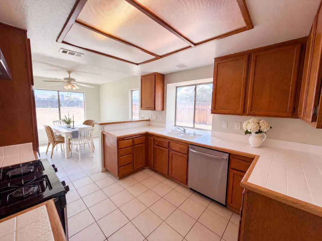 Property photo 2 of 13561 Glacier Cir