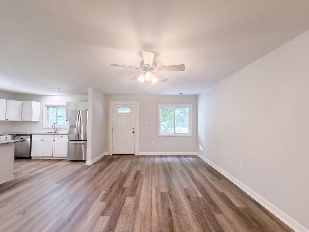 Property photo 3 of 131 Highland Point Ave