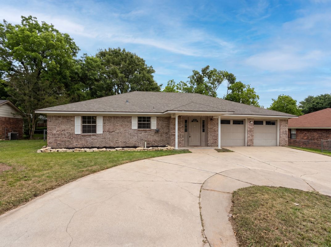 Photo 12 of 16 of 410 Cole Ave, Temple, TX