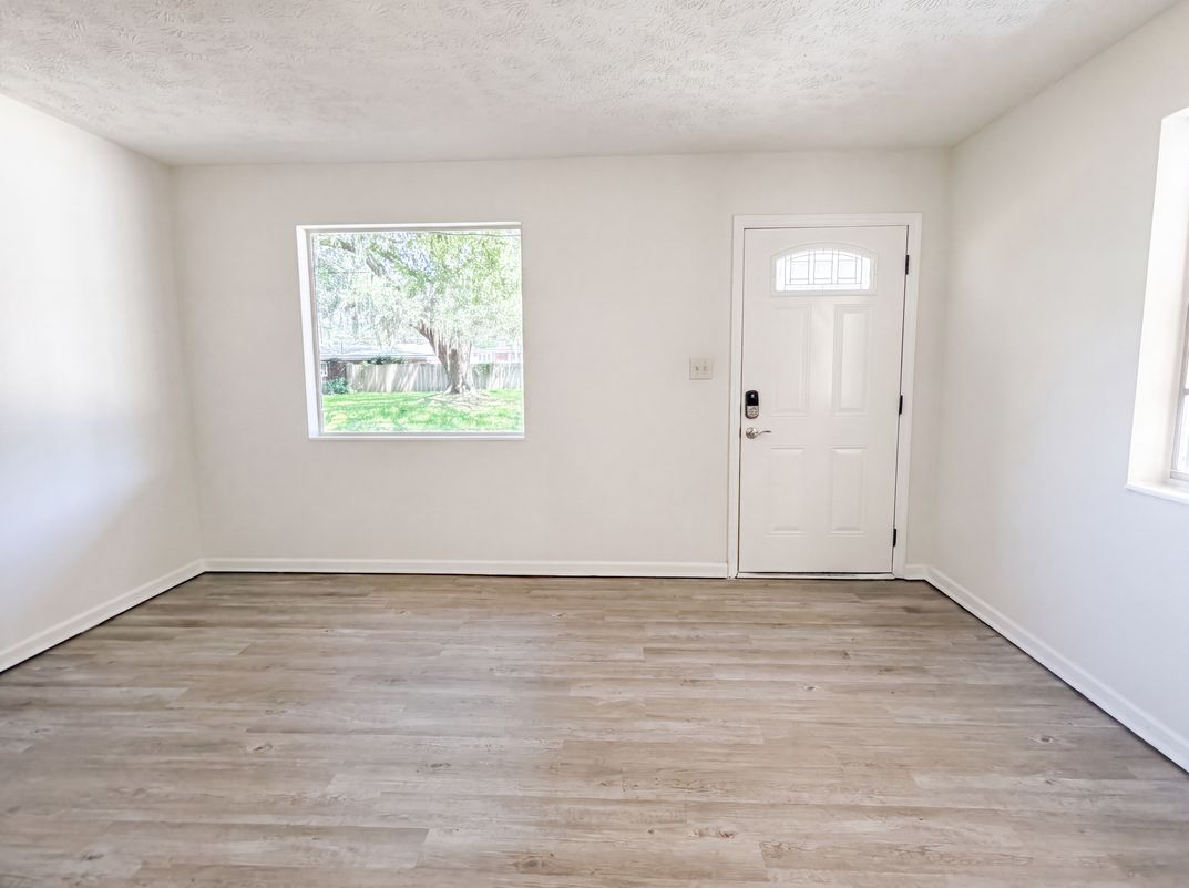 Property photo 3 of 5928 Lake Ridge Ave