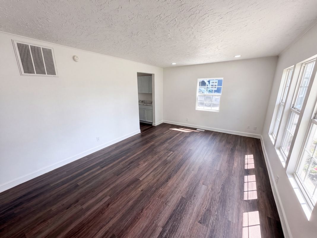 Property photo 3 of 1453 E Lynn Dr