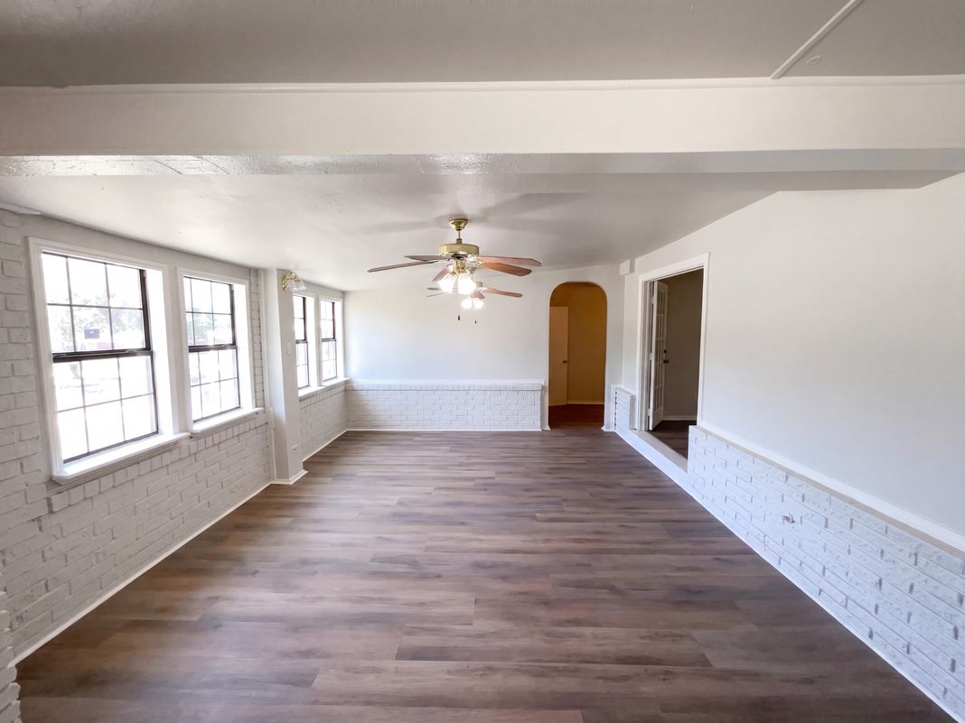 Property photo 3 of 222 Colebrook Dr