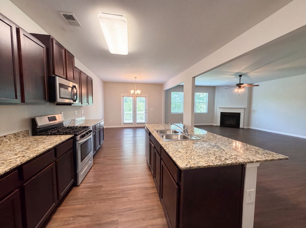 Property photo 2 of 37 Possum Creek Way