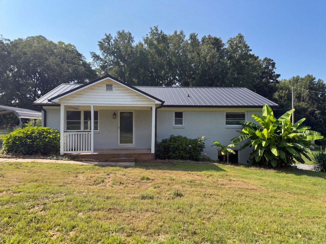Property photo 1 of 169 Bedford Dr