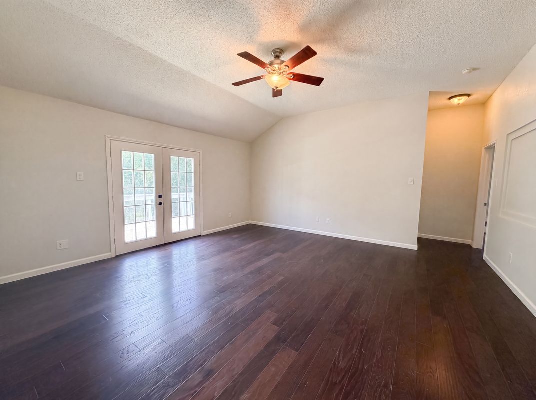 Photo 10 of 36 of 6878 Genevieve Dr, Fort Worth, TX