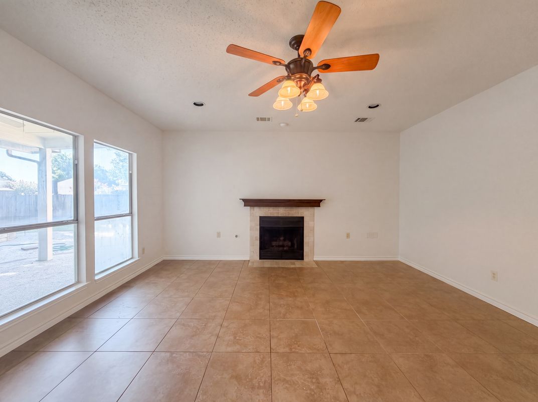 Property photo 3 of 905 Ridgemont Dr
