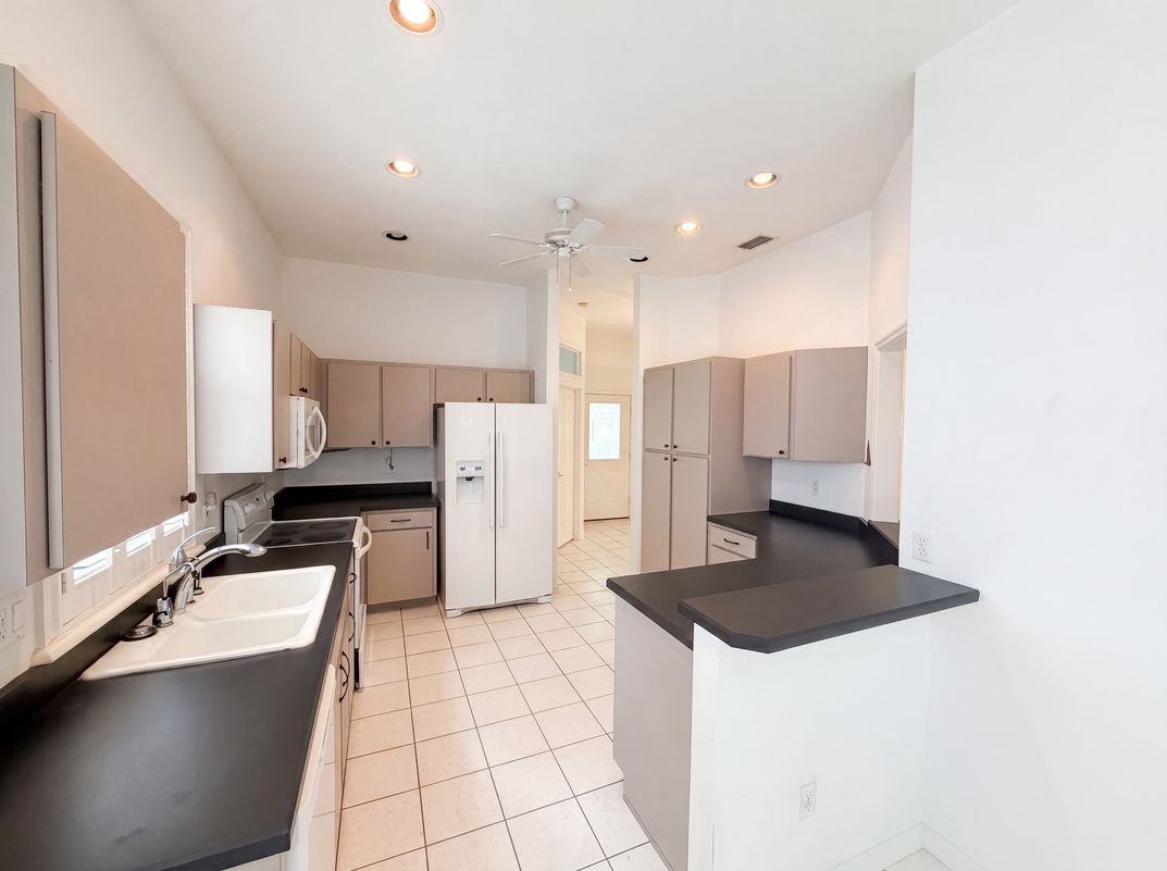 Property photo 2 of 3319 Newbliss Cir