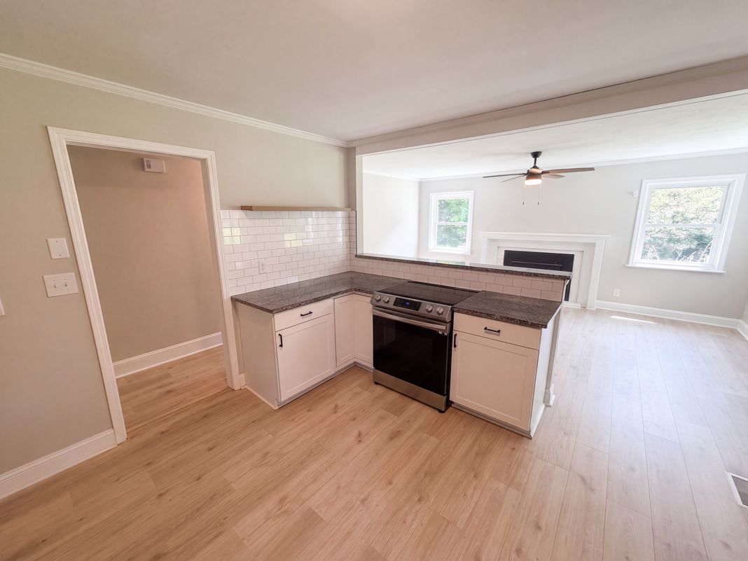 Photo 2 of 23 of 8519 Denbur Dr, Charlotte, NC