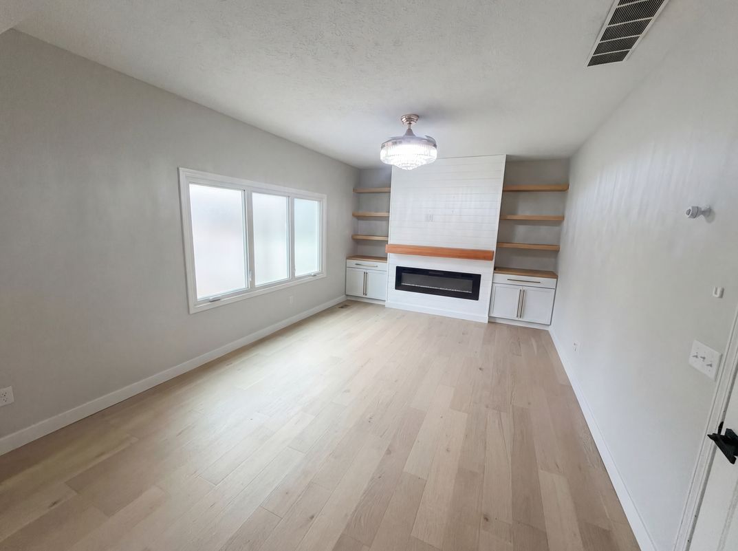 Property photo 3 of 12825 Clifford Cir