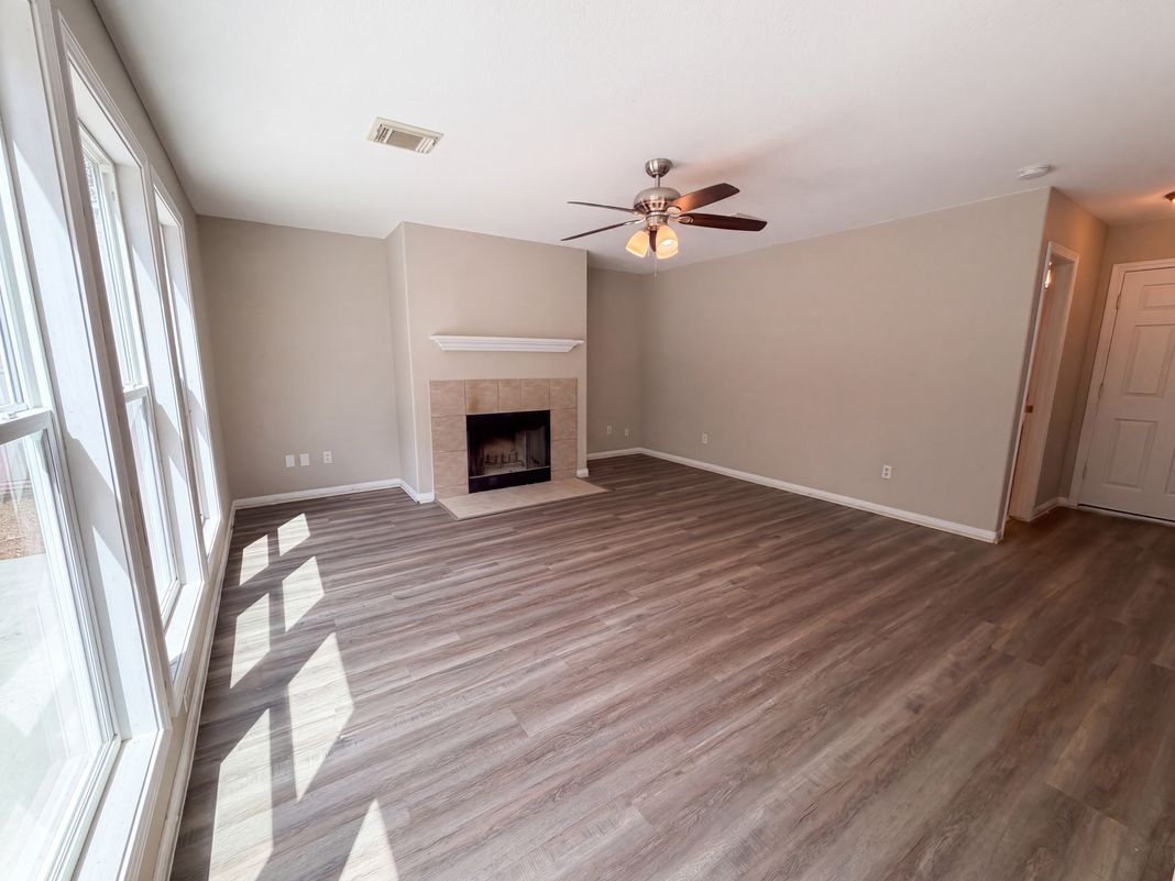 Property photo 3 of 12159 Hawthorne Dr