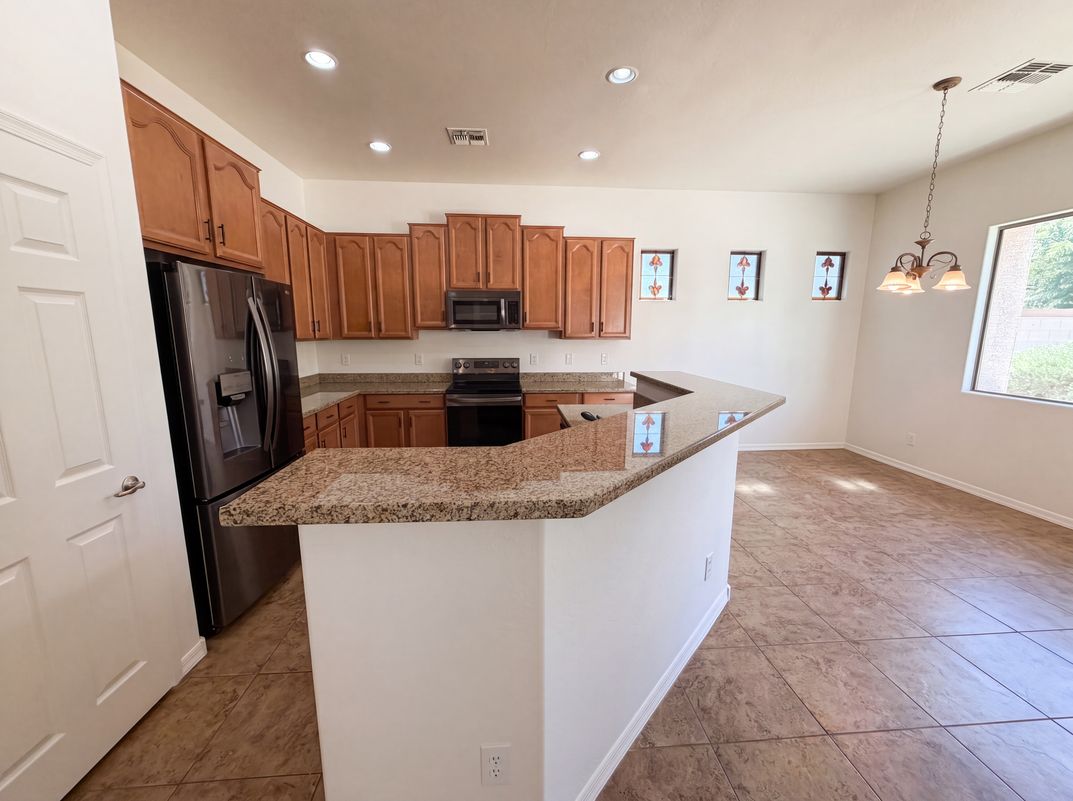 Property photo 2 of 4615 W Powell Dr