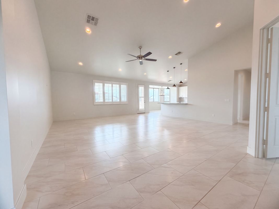 Property photo 3 of 3229 W Silverdale Rd