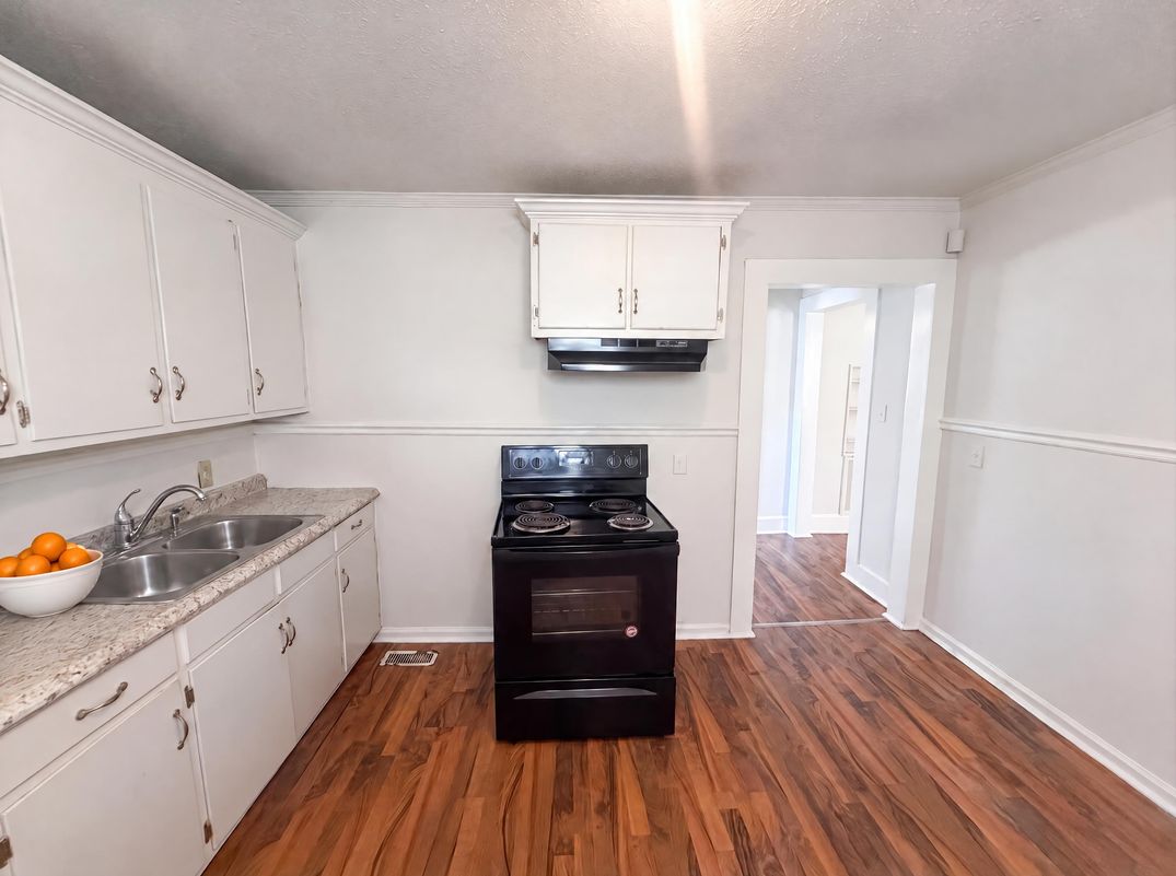 Property photo 2 of 920 Elm St