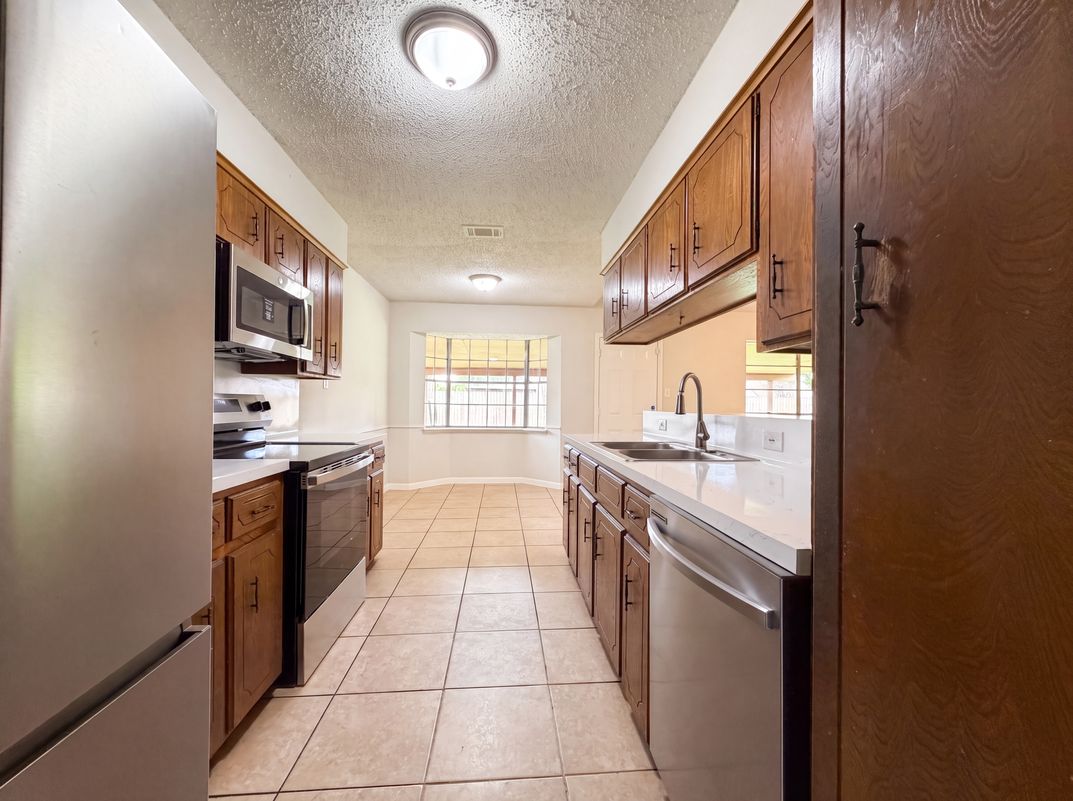 Property photo 2 of 8 Sunnybrook St