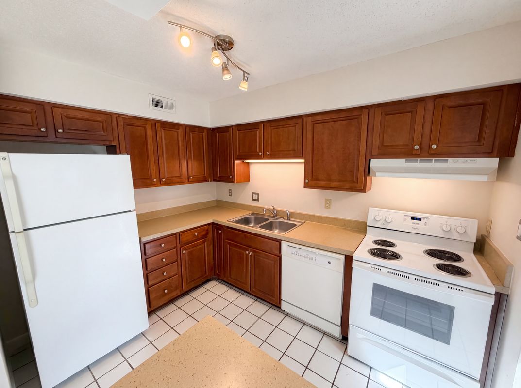 Property photo 2 of 2020 Stoney Point Ln Unit 59