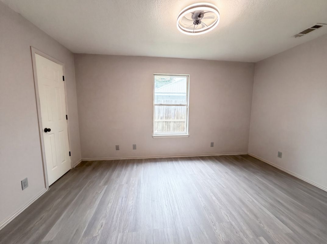 Photo 13 of 17 of 2708 Timberline Dr, Killeen, TX